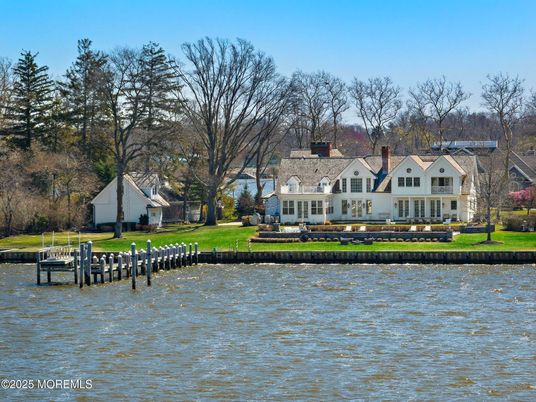 Exterior, Lake