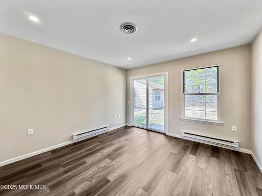 Empty room, Interior, Recessed Lighting, Wood Texture Flooring