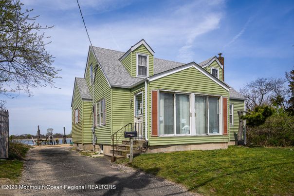 Exterior, Facade, Cape Cod