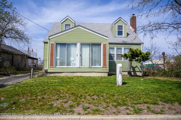 Exterior, Facade, Cape Cod
