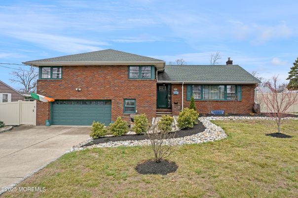 Attached, Exterior, Facade, Brick Facade, Split Level
