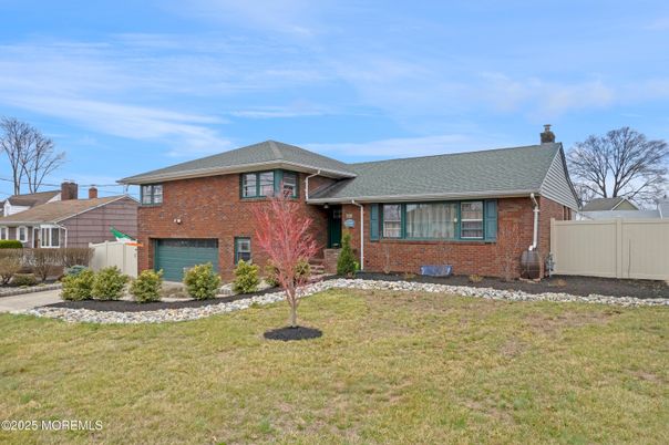 Attached, Exterior, Facade, Brick Facade, Split Level