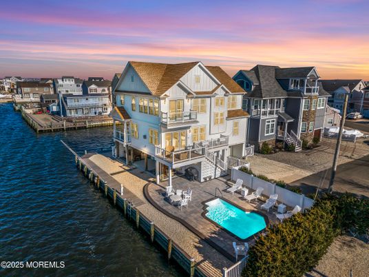 Exterior, Lake, Pool