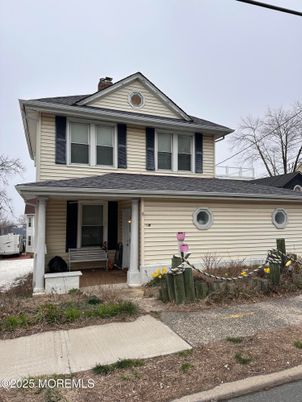 Exterior, Facade, American Foursquare