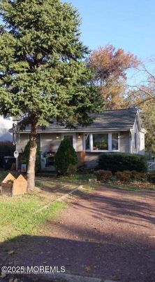 Exterior, Facade, Cape Cod