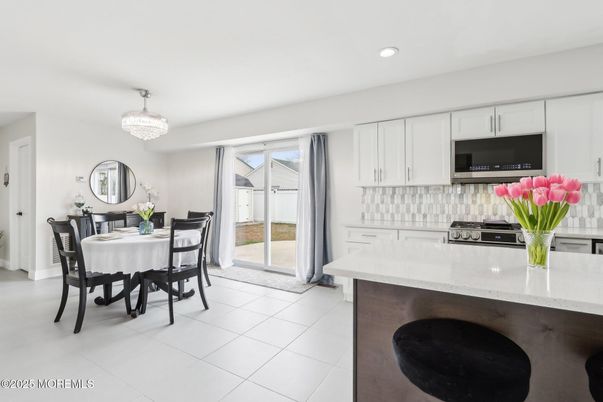 Chandelier, Dining room, Interior, Kitchen, Recessed Lighting, Stainless Steel Appliances