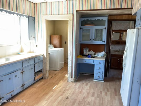 Interior, Utility Closets, Washer, Wood Texture Flooring