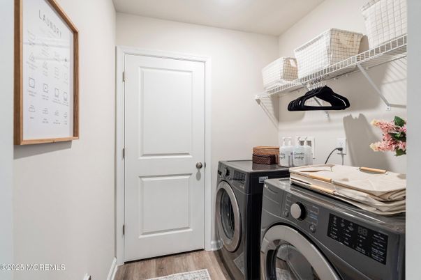 Interior, Washer, Wood Texture Flooring