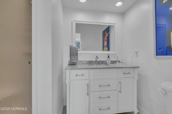 Bathroom, Interior, Recessed Lighting
