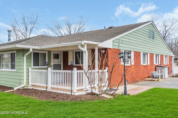 Exterior, Facade, Brick Facade, Cape Cod