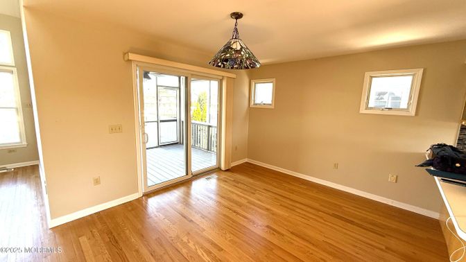 Empty room, Interior, Pendant Lights, Wood Texture Flooring