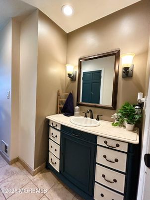 Bathroom, Interior, Recessed Lighting