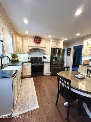 Dining room, Interior, Kitchen, Recessed Lighting, Stainless Steel Appliances, Wood Texture Flooring