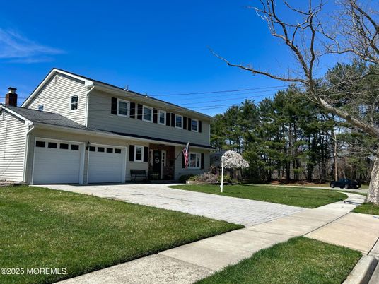 Attached, Exterior, Facade, Farmhouse