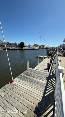 Exterior, Lake