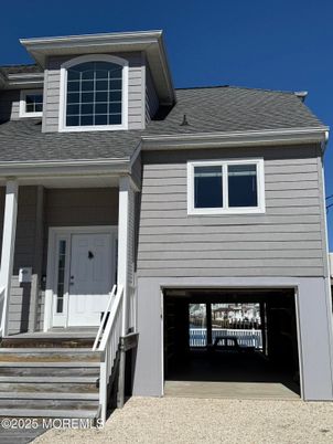 Attached, Exterior, Facade, American Foursquare