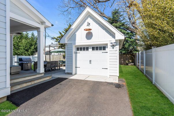 Detached Garage, Exterior