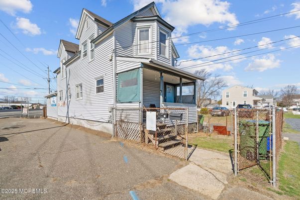 Exterior, Facade, Queen Anne Victorian