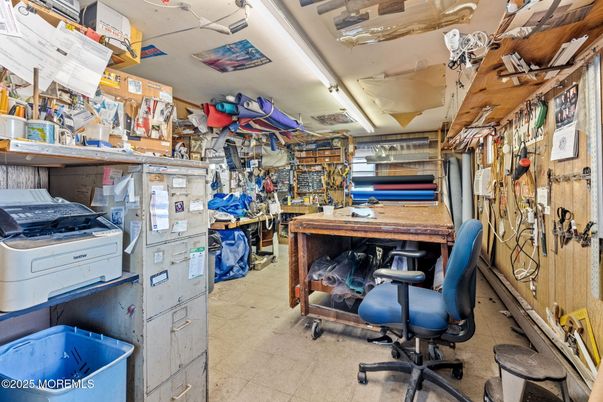 Home Office, Interior