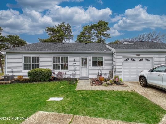 Attached, Exterior, Facade, Ranch