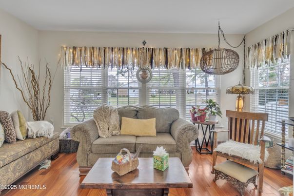 Interior, Living room, Pendant Lights, Wood Texture Flooring