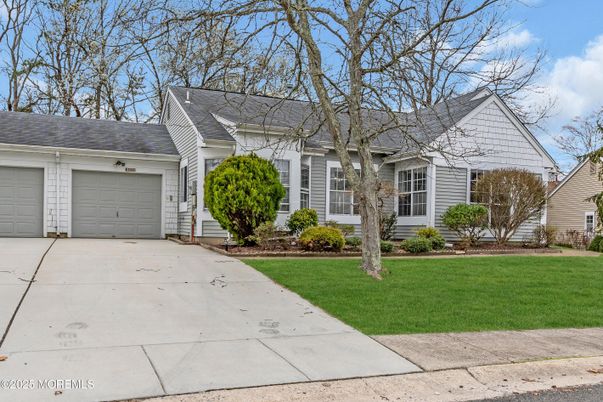 Attached, Exterior, Facade, Cape Cod