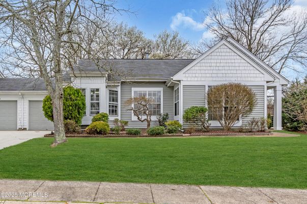 Attached, Exterior, Facade, Ranch