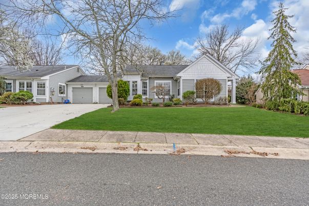Attached, Exterior, Facade, Ranch