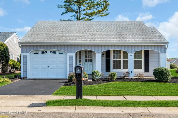 Attached, Exterior, Facade, Cape Cod
