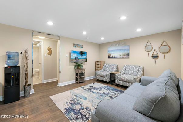 Bathroom, Interior, Living room, Recessed Lighting, Wood Texture Flooring
