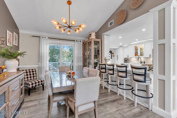 Dining room, Interior, Kitchen, Pendant Lights, Recessed Lighting, Wood Texture Flooring