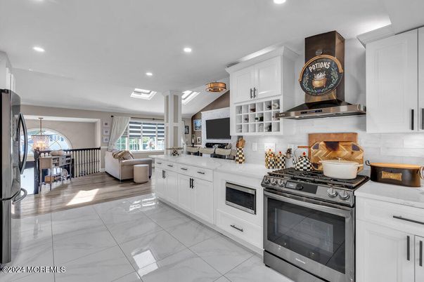 Interior, Kitchen, Living room, Marble, Recessed Lighting, Stainless Steel Appliances