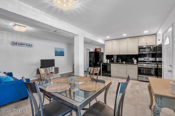 Dining room, Interior, Kitchen, Recessed Lighting, Stainless Steel Appliances