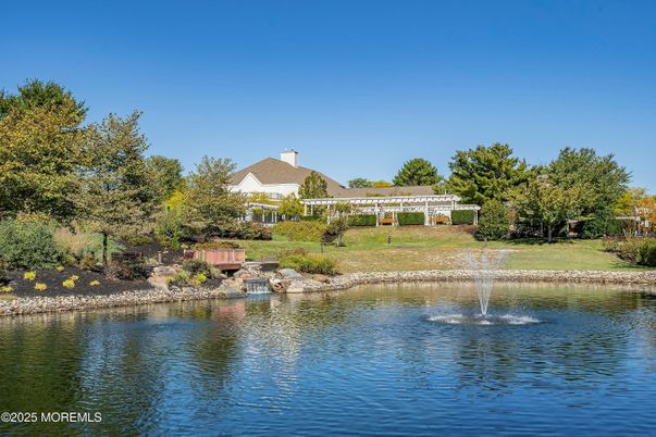 Exterior, Lake