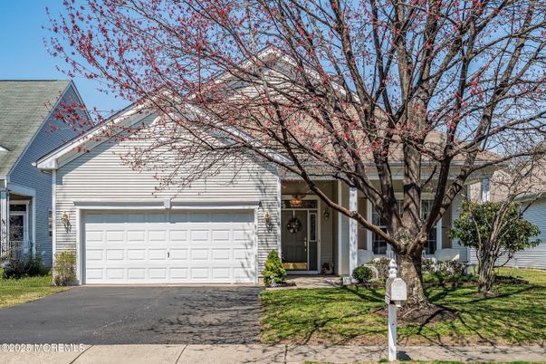 Attached, Exterior, Facade, Ranch