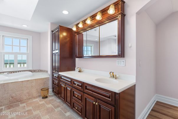 Bathroom, Dual Sink Vanities, Interior, Recessed Lighting
