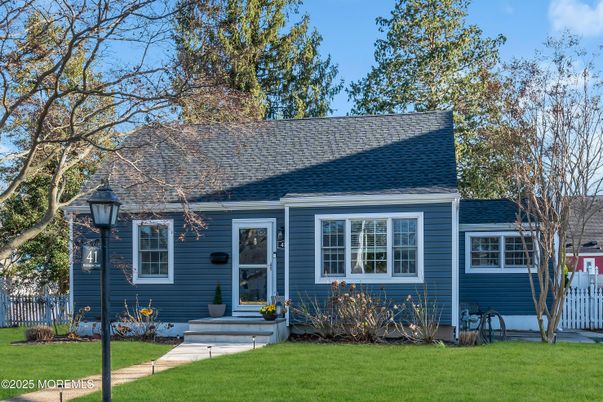 Exterior, Facade, Cape Cod