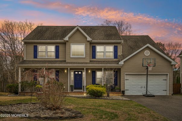 Attached, Exterior, Facade, Farmhouse