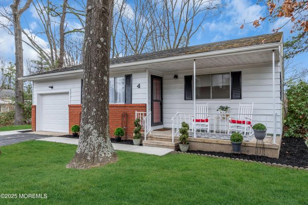 Attached, Exterior, Facade, Raised Ranch