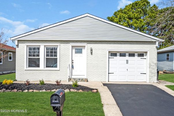 Attached, Exterior, Facade, Ranch