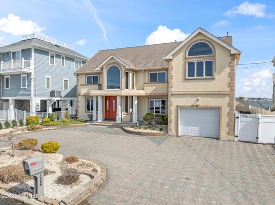 Attached, Exterior, Facade, French Provincial
