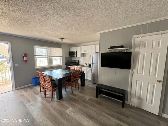 Dining room, Interior, Kitchen, Stainless Steel Appliances, Wood Texture Flooring