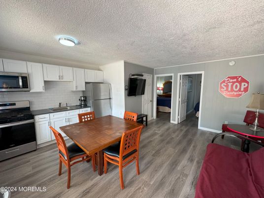 Dining room, Interior, Kitchen, Stainless Steel Appliances, Wood Texture Flooring