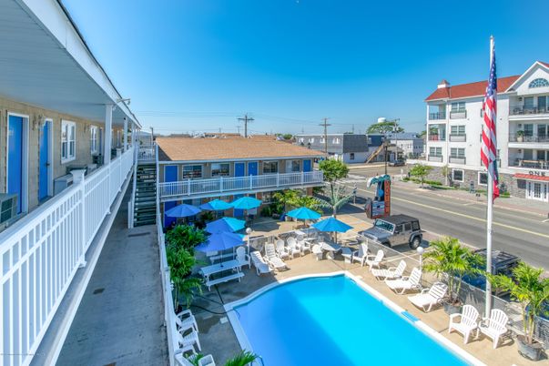 Exterior, Pool