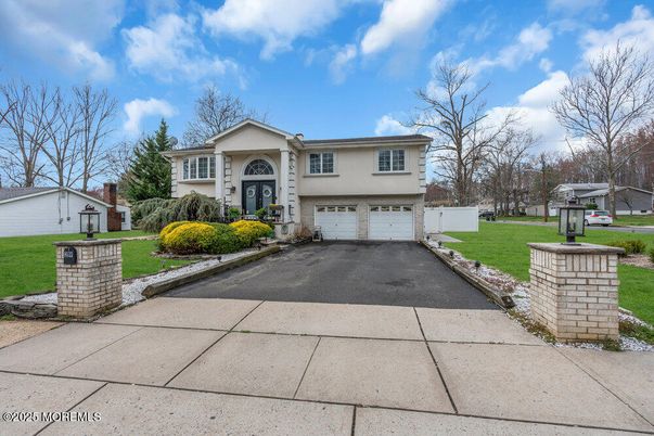 Attached, Exterior, Facade, Raised Ranch