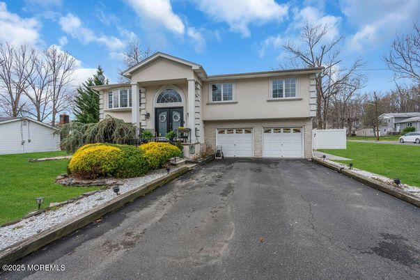 Attached, Exterior, Facade, Raised Ranch