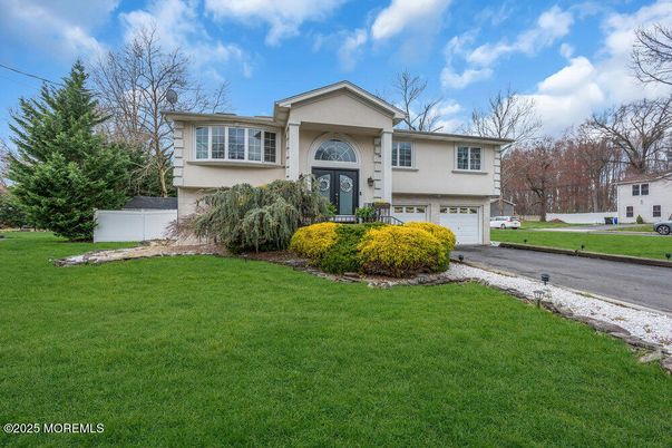 Attached, Exterior, Facade, Raised Ranch