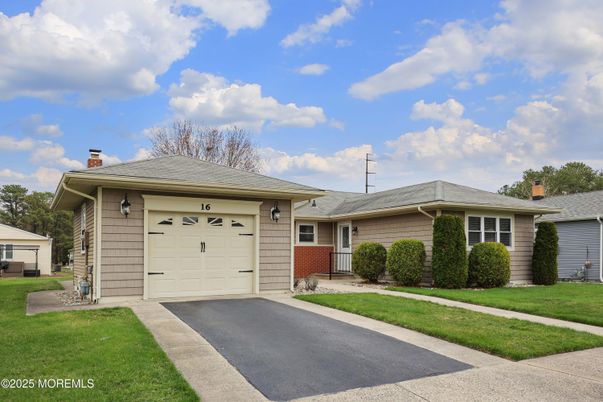 Attached, Exterior, Facade, Brick Facade, Ranch