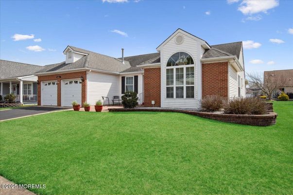 Attached, Exterior, Facade, Brick Facade, Ranch