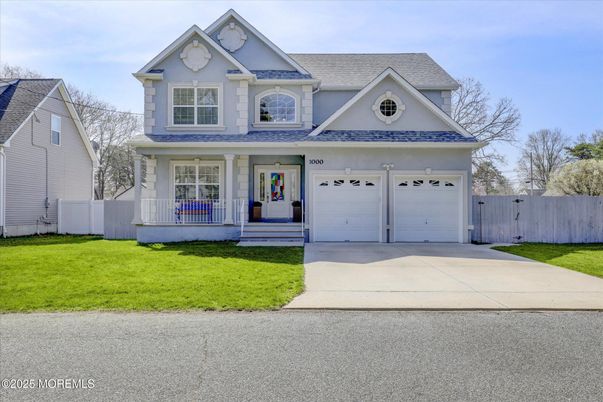 Attached, Exterior, Facade, Farmhouse